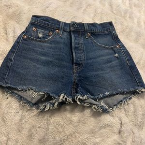 Levi’s shorts never worn but no tags